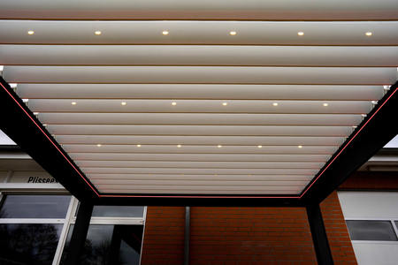 Velvet Plus - Lamellendach im Aussenbereich mit LED-Beleuchtung