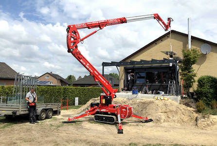 Unser Arbeitsbühne mit Glassauger im Einsatz bei einer Wintergarten-Dachmontage